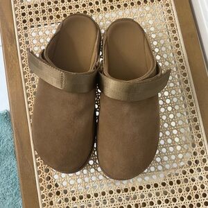 women’s golden star clogs by UGG